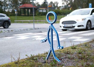 Blå Reflexis, vit bil i bakgrund