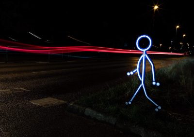 Blå Pieto Reflexis, Rött ljus från bil i bakgrund